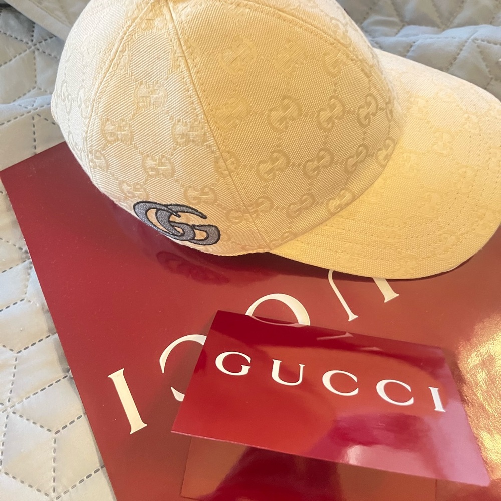 NEW with tags etc Gucci Beige Monogram Baseball Cap rare to find size small-m.